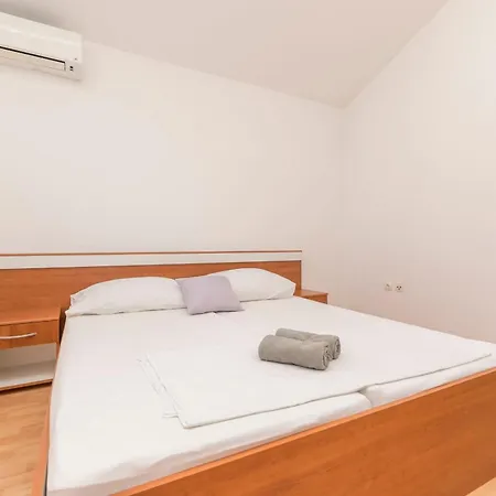 Apartments Rosanda Pirovac Exterior photo