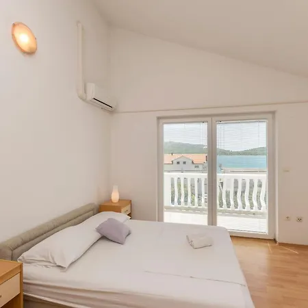 Apartments Rosanda Pirovac Exterior photo