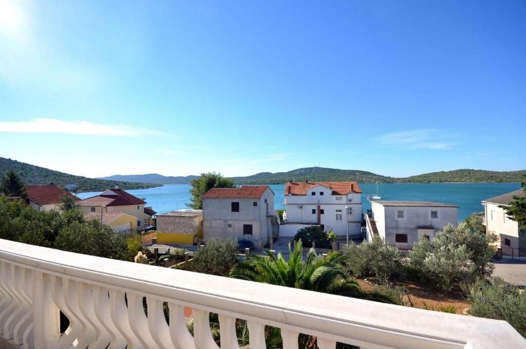 Apartment Rosanda Pirovac